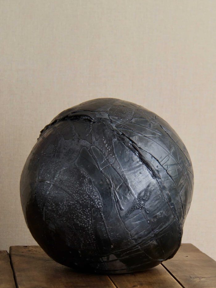 Andoche Praudel
Grande Noire, 2023
Stoneware, glaze
H 40 cm